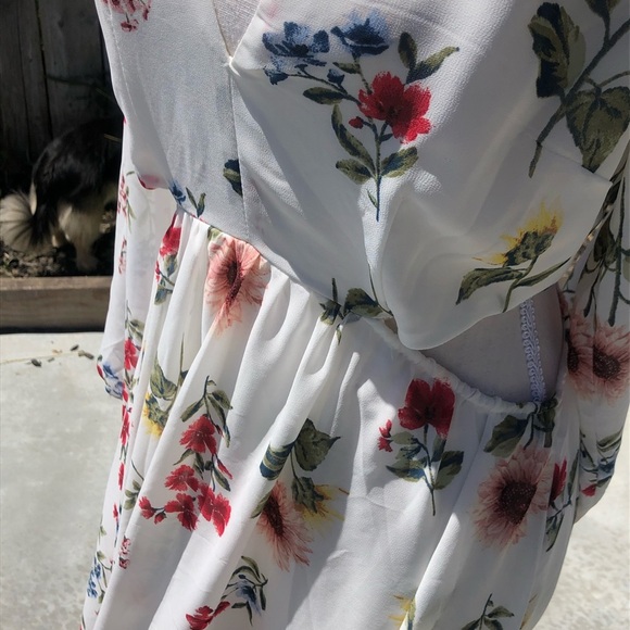 Maxi Dress with small side cut-outs at waist. Very perfect for Spring! 💗 - Picture 2 of 5